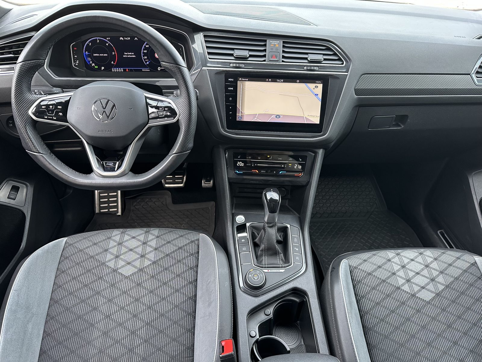 Fahrzeugabbildung Volkswagen Tiguan Allspace 4M R-Line Black 7Sitzer AHK+360°