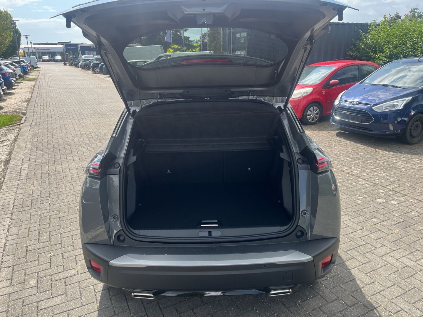 Fahrzeugabbildung Peugeot 2008 ALLURE HYBRID 145 e-DSC6 Navi LED ACC SHZ