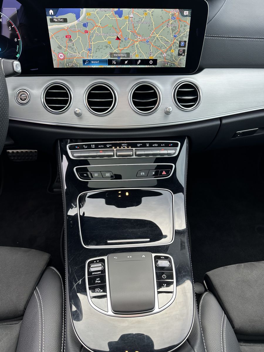 Fahrzeugabbildung Mercedes-Benz E 300de T AMG-Line NAV+LED+PANO+BURMESTER+DISTRO