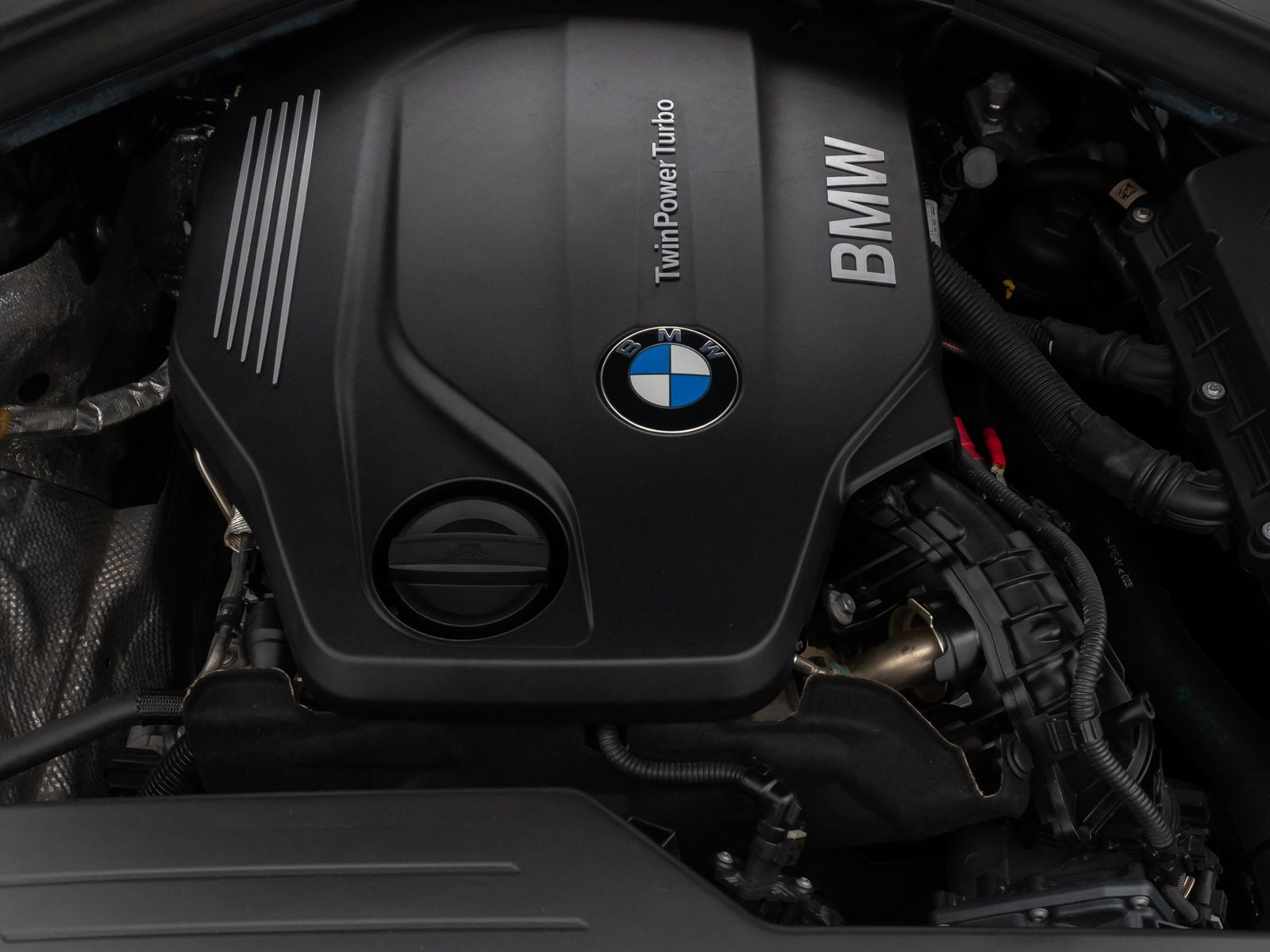 Fahrzeugabbildung BMW 320d HUD HiFi NaviPro Alarm DriveAss Komfo Leder