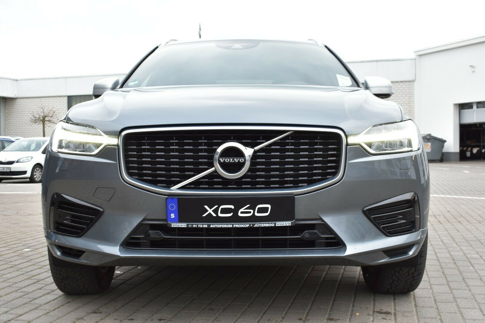 Fahrzeugabbildung Volvo XC60 T8 Twin Eng* R-Design Luft*ACC*AHK*AWD*STHZ