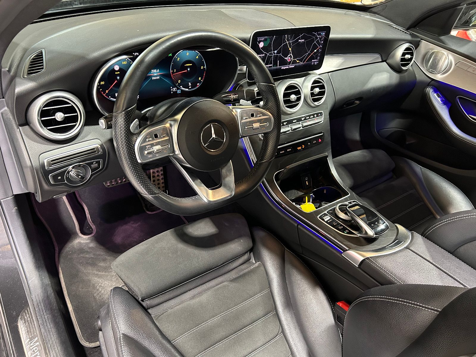 Fahrzeugabbildung Mercedes-Benz C 220 d/AMG-PAKET/PANO/ACC/360°/APPLE