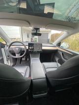 Tesla Model Y Long Range AWD 8-fach AHK - Tesla Model Y: Von Privat