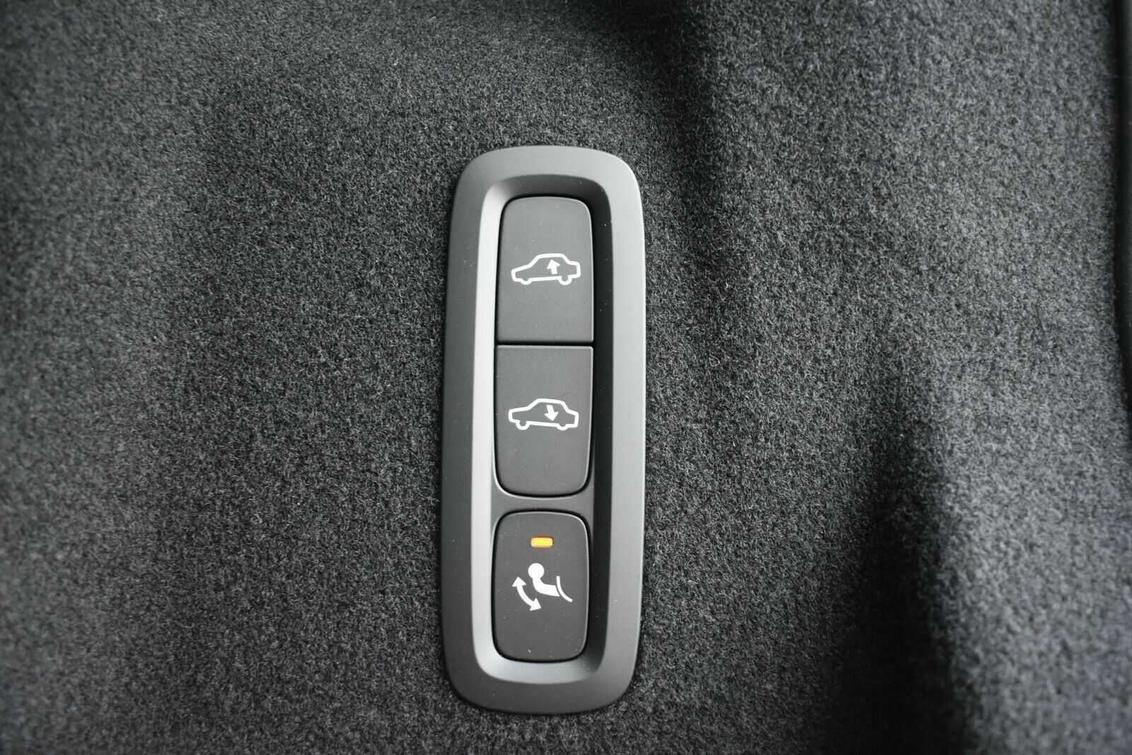 Fahrzeugabbildung Volvo XC60 T8 Twin Engine R-Design*AHK*LUFT*Polestar*