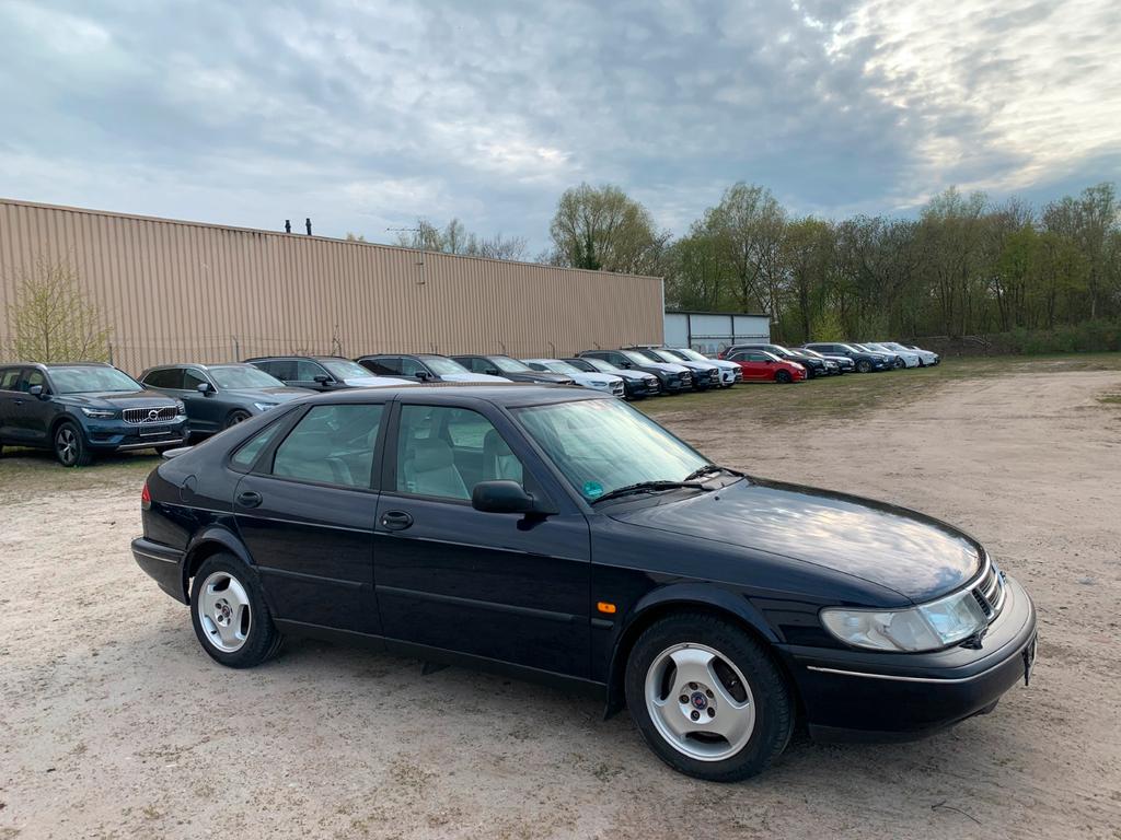 Saab 900