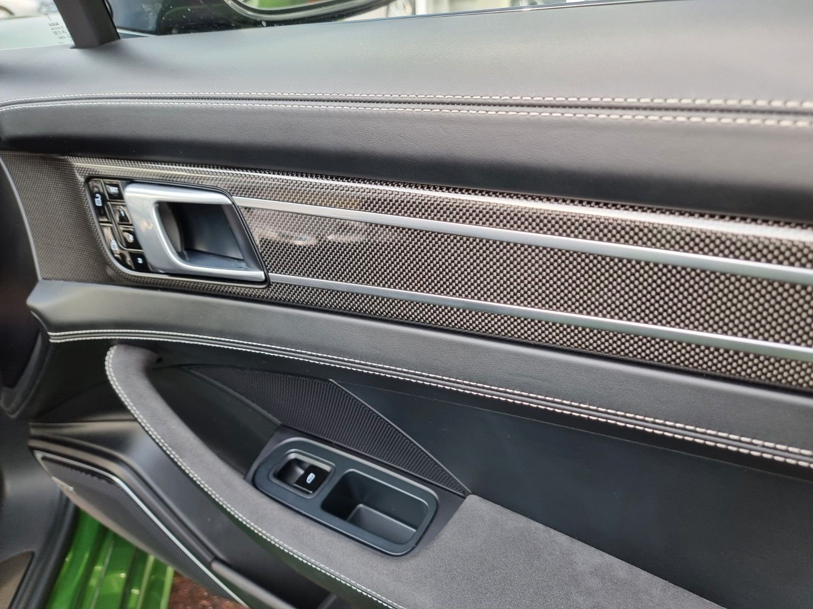 Fahrzeugabbildung Porsche Panamera Sport Turismo GTS/Mambagrün/Appr. 09/27