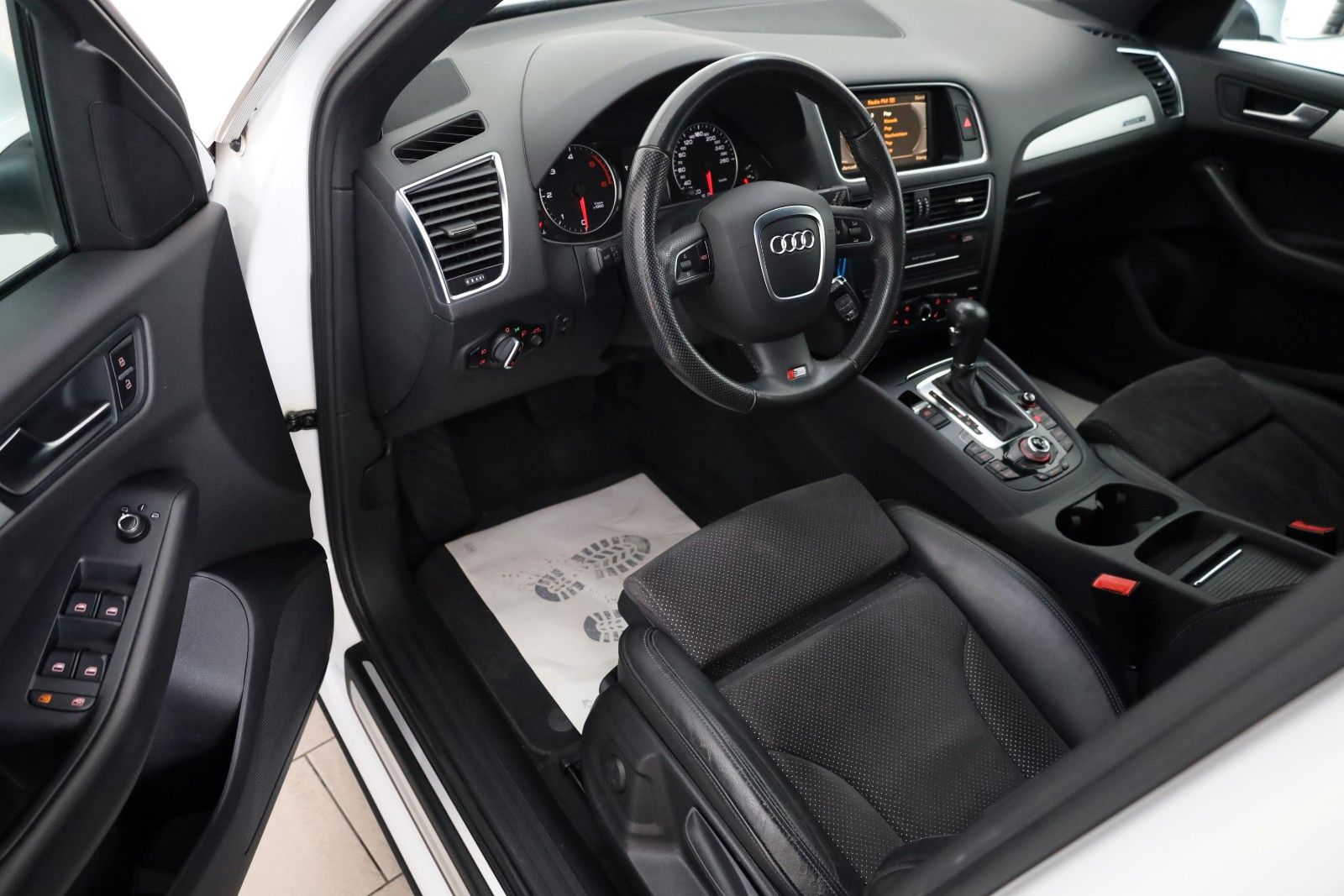 Fahrzeugabbildung Audi Q5 2.0 TDI quattro S line T.Leder,Navi,SH,20"