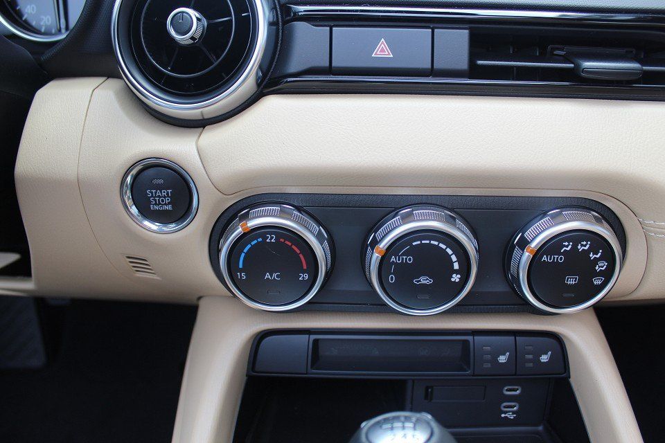 Fahrzeugabbildung Mazda MX-5 RF Kazari G-132 +Aktion+ NAPPA NAVI ACAA MA