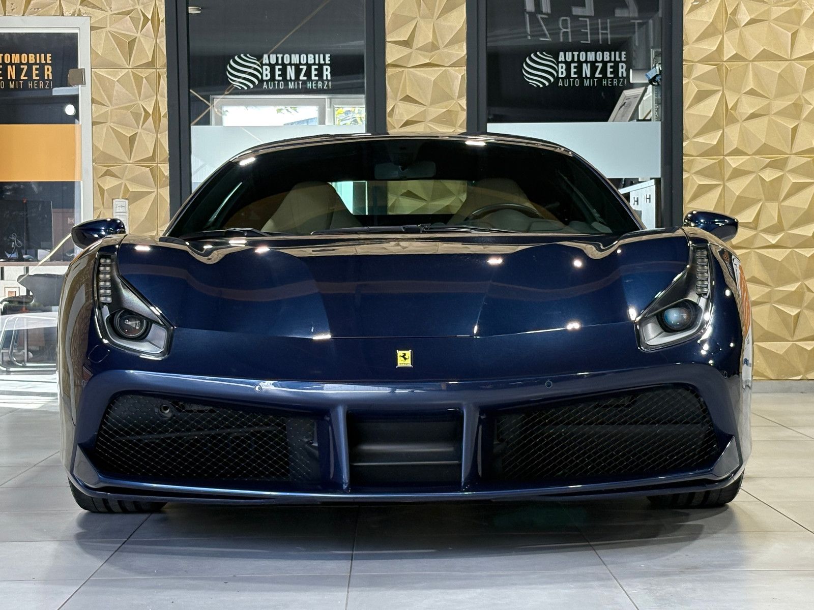 Fahrzeugabbildung Ferrari 488 GTB//LIft/1-HAND.BRD/FERRARI-POWER/GARANT