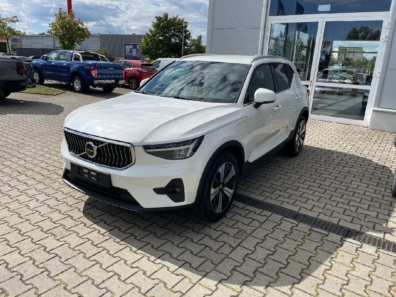Fahrzeugabbildung Volvo XC40 Core Recharge Plug-In Hybrid 2WD
