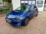 Volkswagen Polo VI R-Line/DSG/LED/PANO/KAMERA - mit Benzin-Antrieb: Blau, Kleinwagen, mit Klimaautomatik