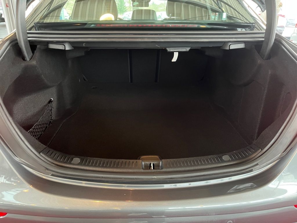 Fahrzeugabbildung Mercedes-Benz E 450 4M Avantg. AHK SDHZ ACC LED Schiebe. 360°