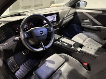 Fotografie 15 des Opel Astra 1.2 Turbo Automatik Ultimate Leder