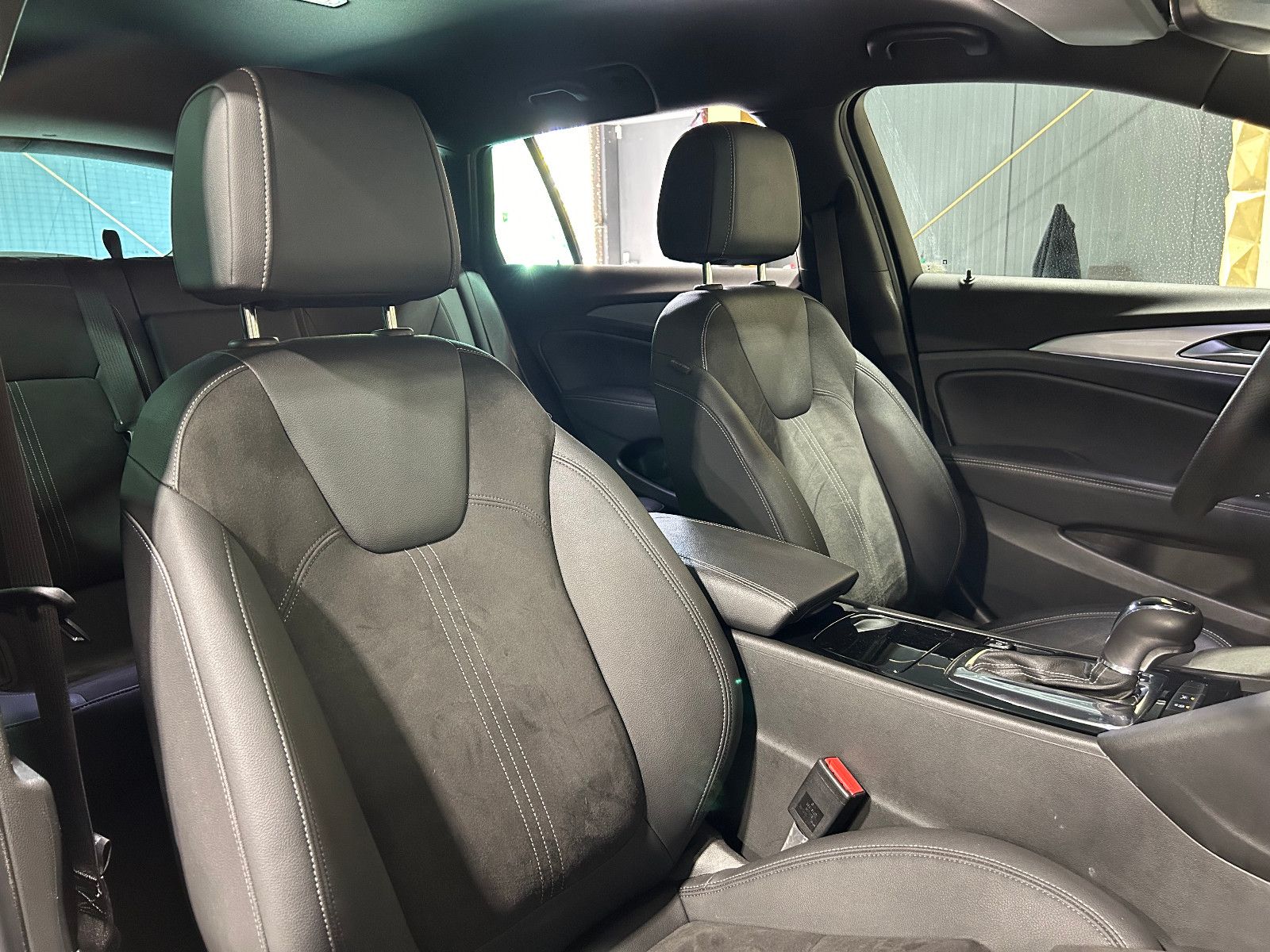 Fahrzeugabbildung Opel Insignia B Sports Tourer Ultimate/8-FACH/APPLE/