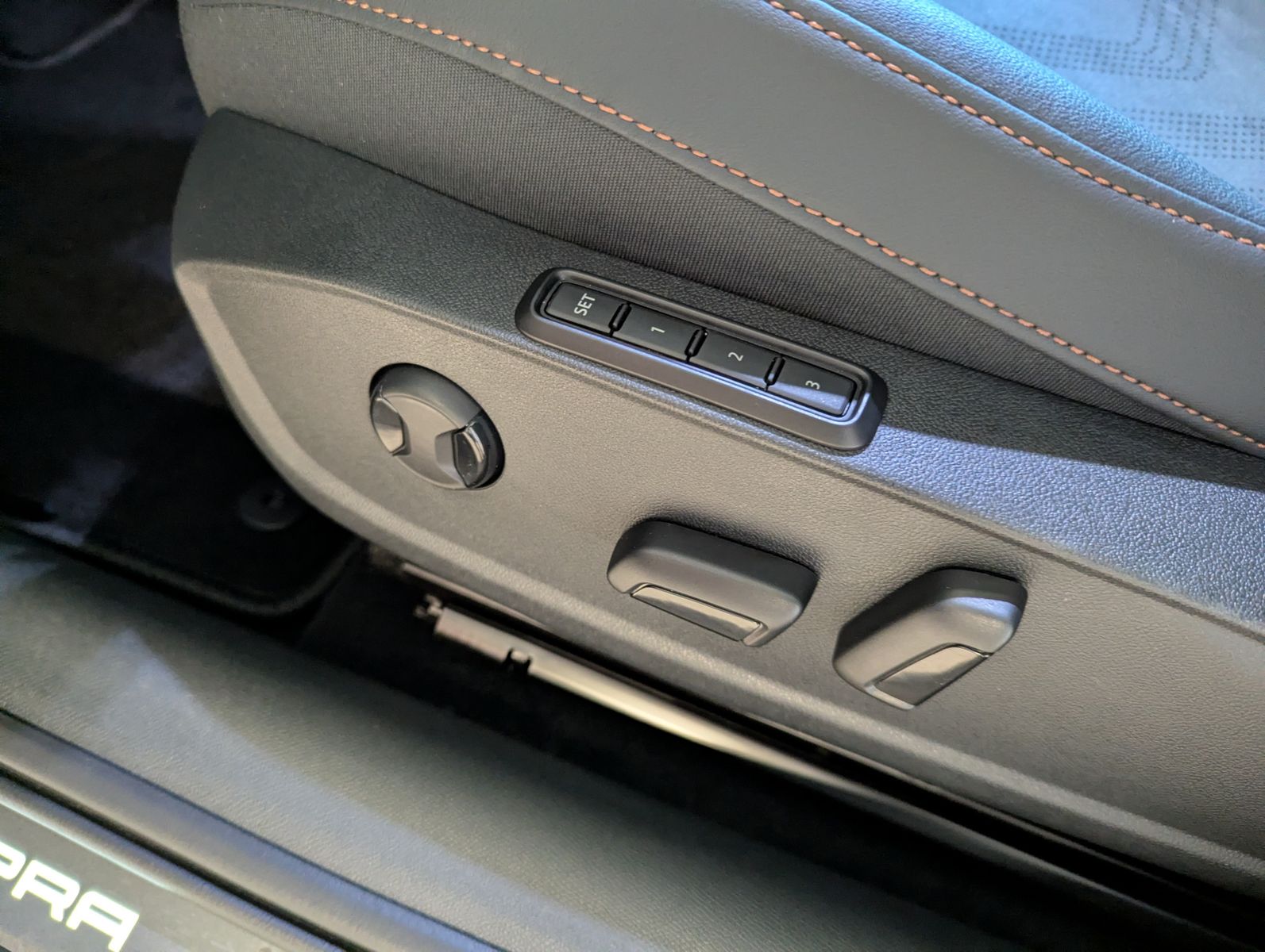 CUPRA Leon 2.0 TDI Intelligent-Dynamic-Edge-Pake Cam - Image 21