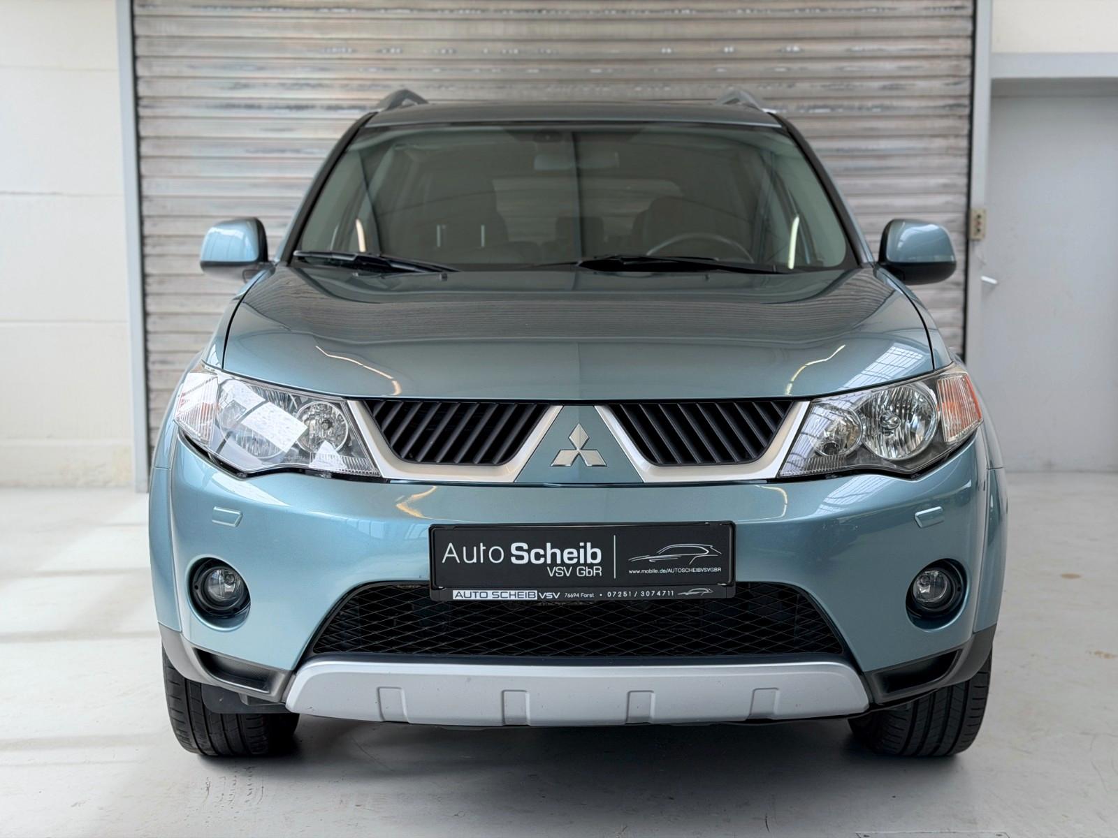 Mitsubishi Outlander 2.2 DI-D 156 ch • 4WD • 7 places • Cuir • Toit ouvrant • Caméra
