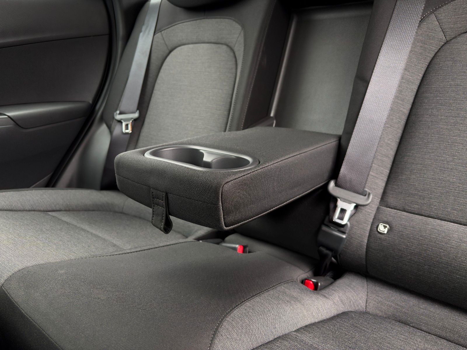 Fahrzeugabbildung Hyundai KONA E Select LKA ACC PDC SHZ LHZ CarPlay Navi