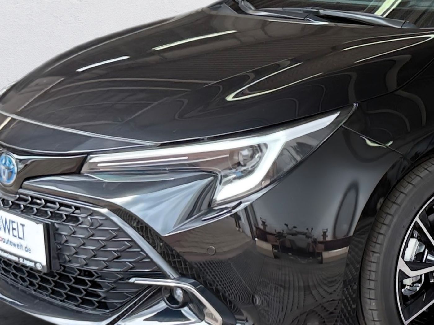 Fahrzeugabbildung Toyota Corolla Touring Sports 2.0 Lounge PanoramaSD JBL