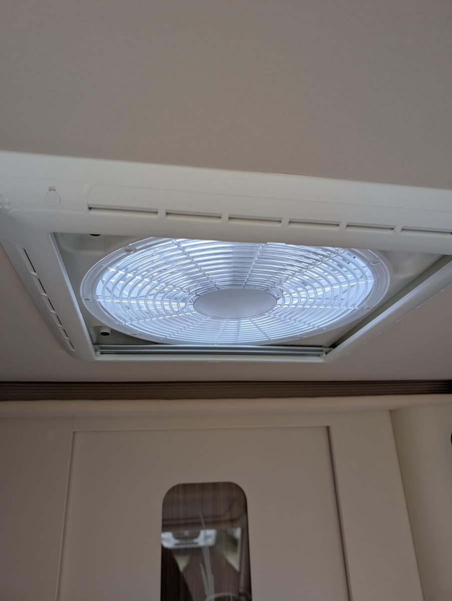Fahrzeugabbildung Eura Mobil Integra I 890QB Lederpolster + Luminary Plus
