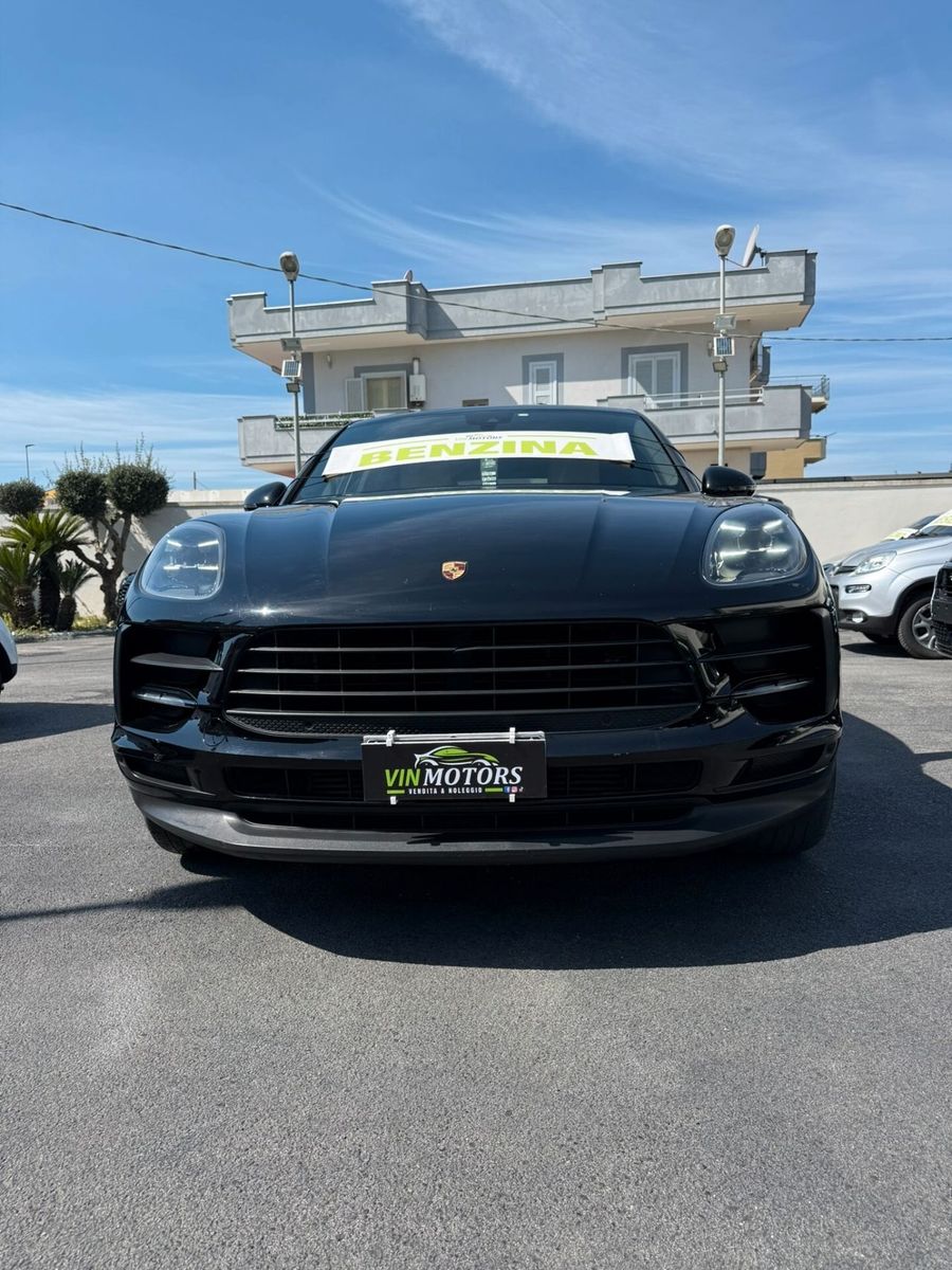 PORSCHE Macan