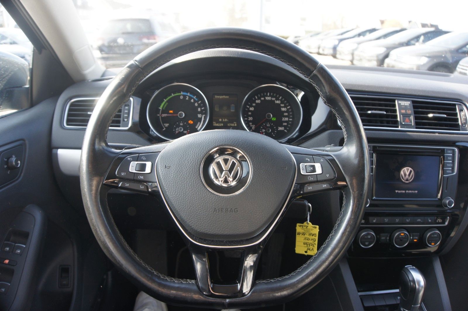 Fahrzeugabbildung Volkswagen Jetta VI Hybrid PDC SHZ NAVI TEMP