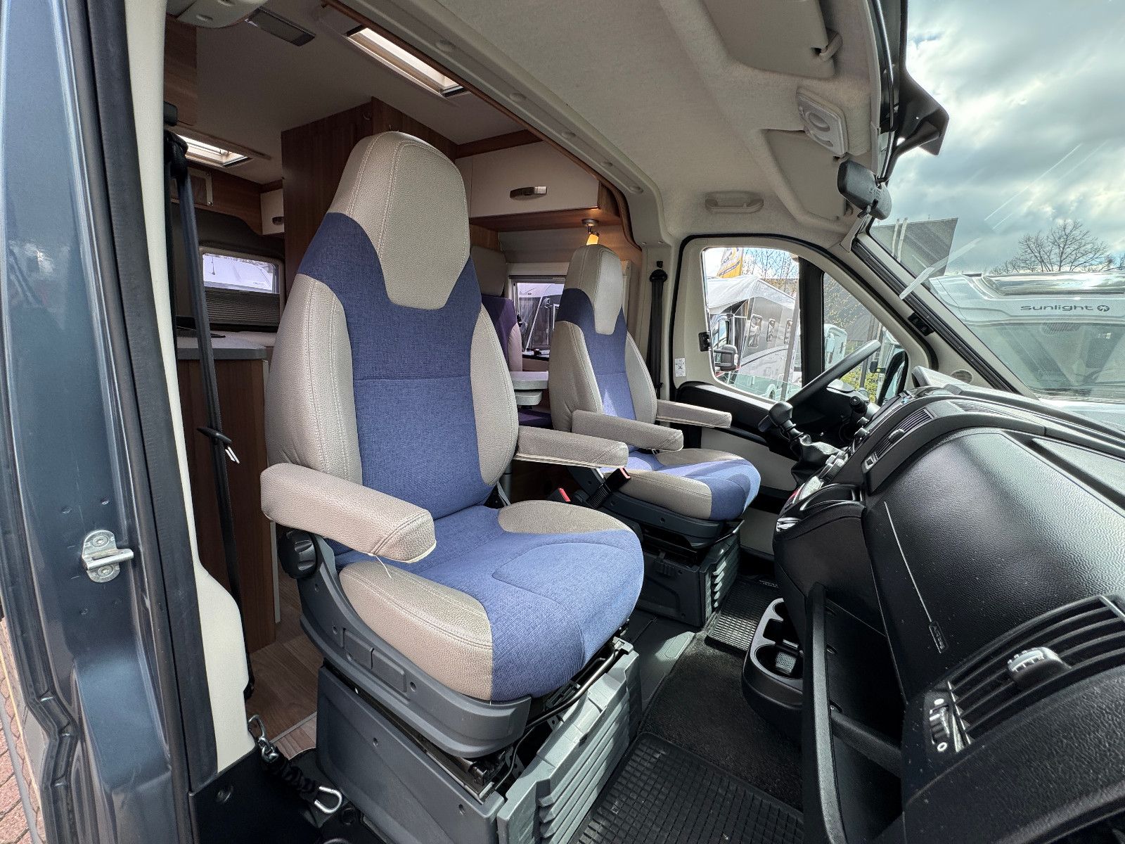 Fahrzeugabbildung Weinsberg 540 CaraBus FIAT DUCATO AHK STANDHEIZUNG 1.HAND