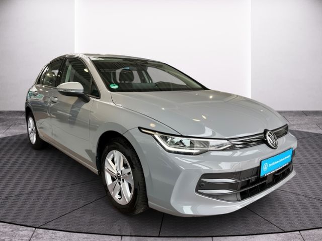 Fahrzeugabbildung Volkswagen Golf 1.5 TSI LIFE NAVI GJR LED KAMERA