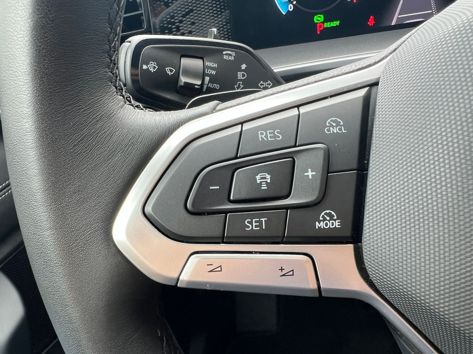 Fahrzeugabbildung Volkswagen Tayron LIFE 1.5 eTSI DSG *AHK,7-Sitzer,LED,ACC,K