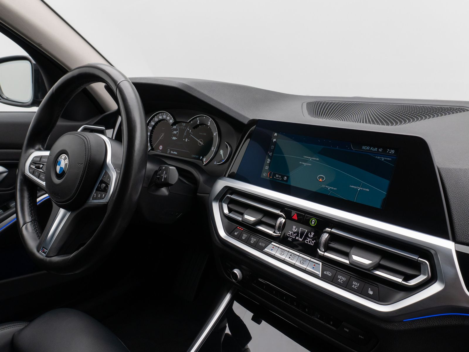 Fahrzeugabbildung BMW 330d xD SportLine Kamera CockPit+HUD Lordos LED
