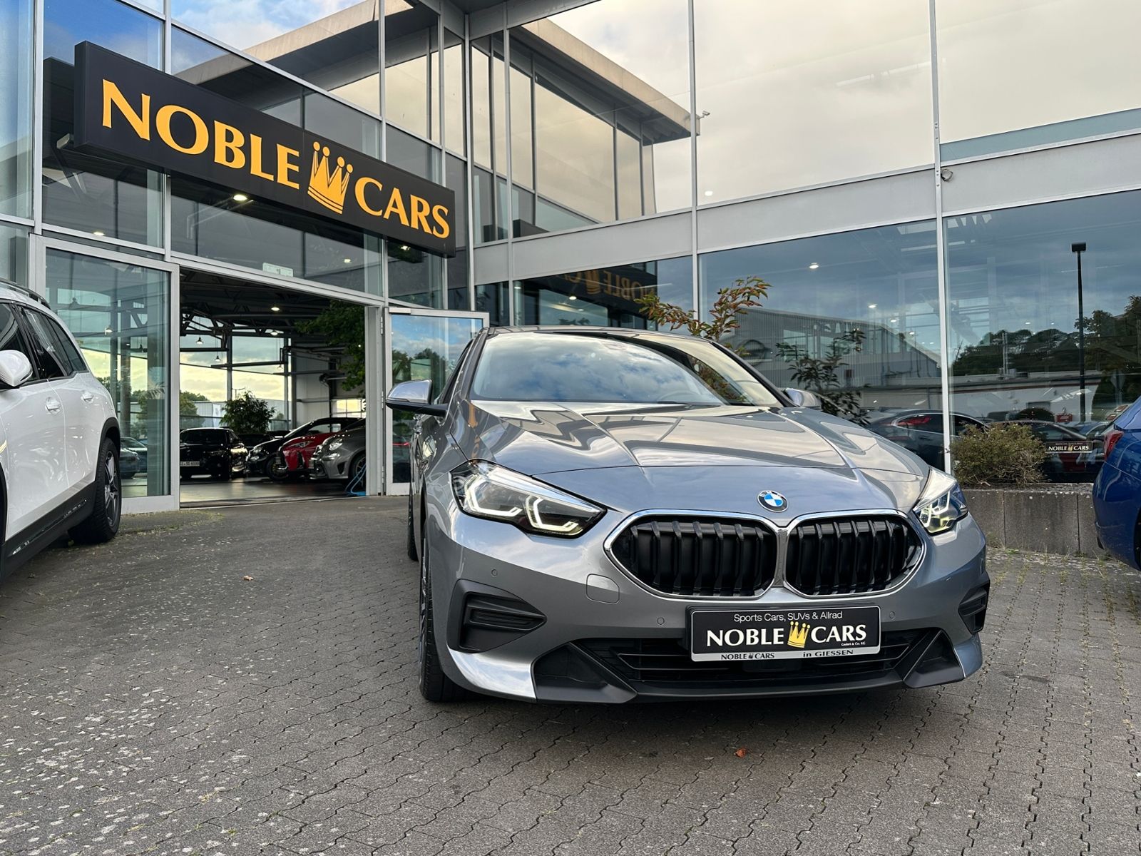 Fahrzeugabbildung BMW 218i Gran Coupe Advantage AHK LED ACC NAVI