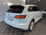 Volkswagen Touareg 4M*R LINE*LED-TEMPO-LUFT-MEMORY-NAV-SHZ - Volkswagen Touareg mit Diesel-Antrieb: Luftfederung