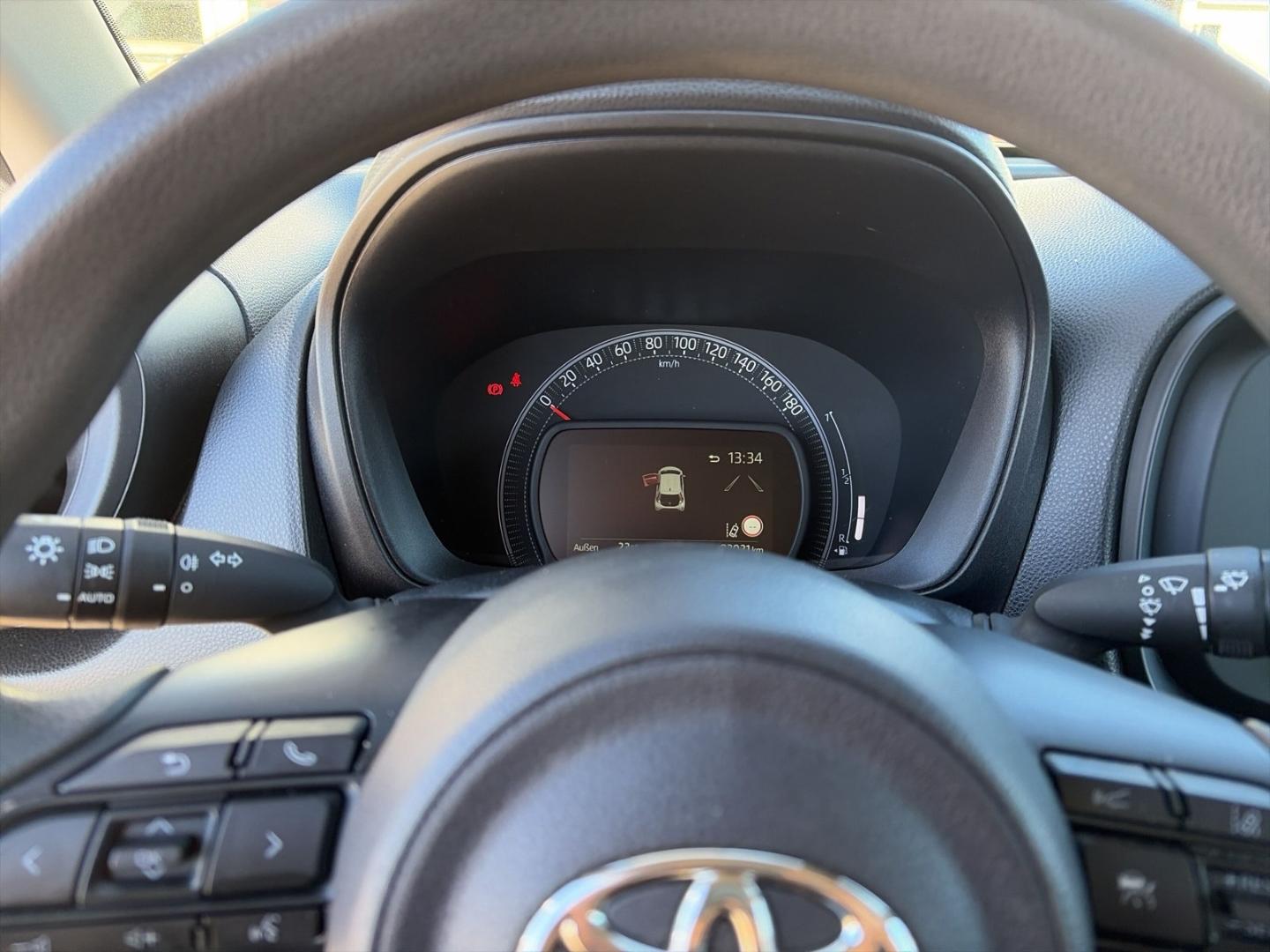 Toyota Aygo X Basis Apple CarPlay Android Auto Musikstr