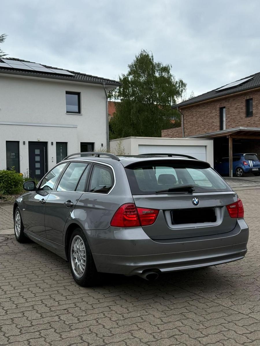 BMW 318 2009 — photo 10