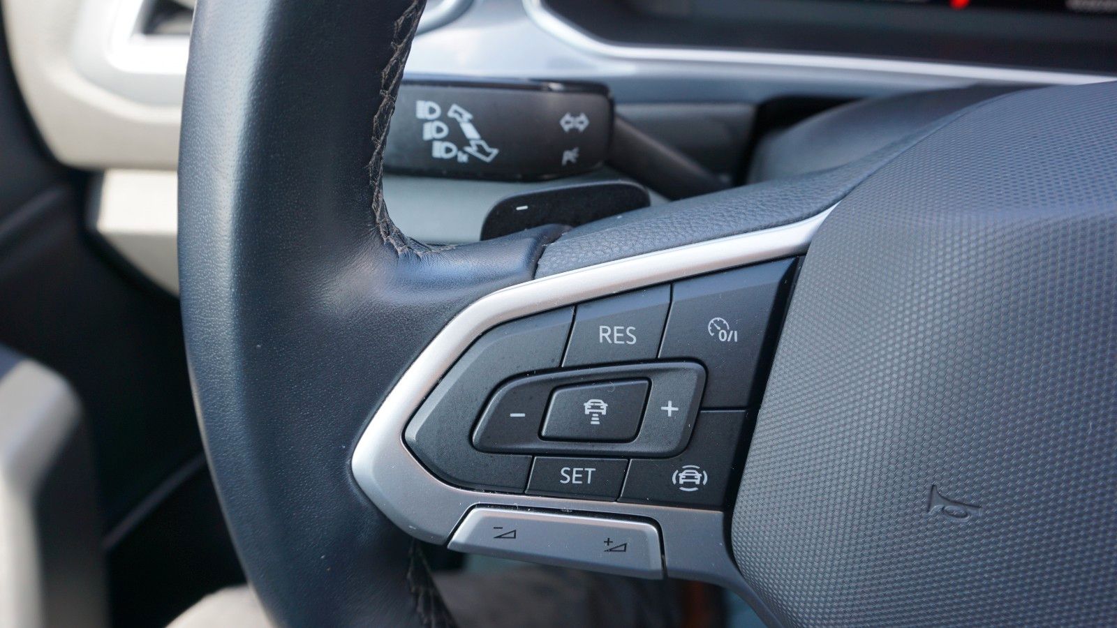 Fahrzeugabbildung Volkswagen T-Roc Style,DSG,Alcantara,LED Plus,Navi,IQ.Light