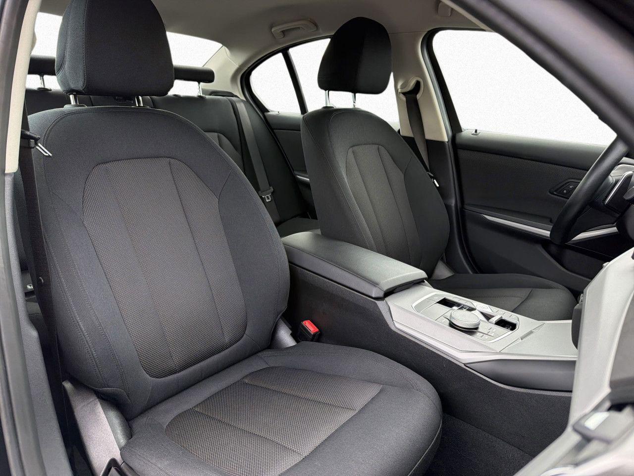 BMW 330 i Limo Aut. Widescreen LED 18" SHZ Lordose, миниатюра 8