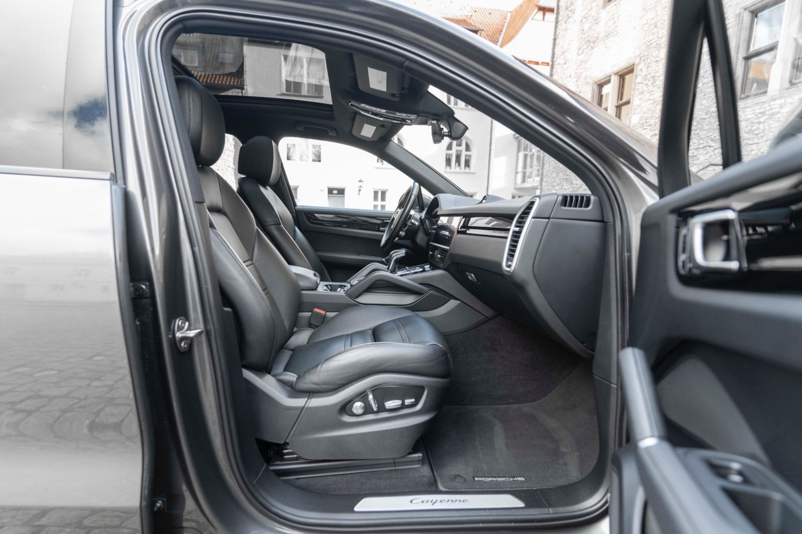 Fahrzeugabbildung Porsche Cayenne E-Hybrid  SPORT CHRONO BOSE LED  360°