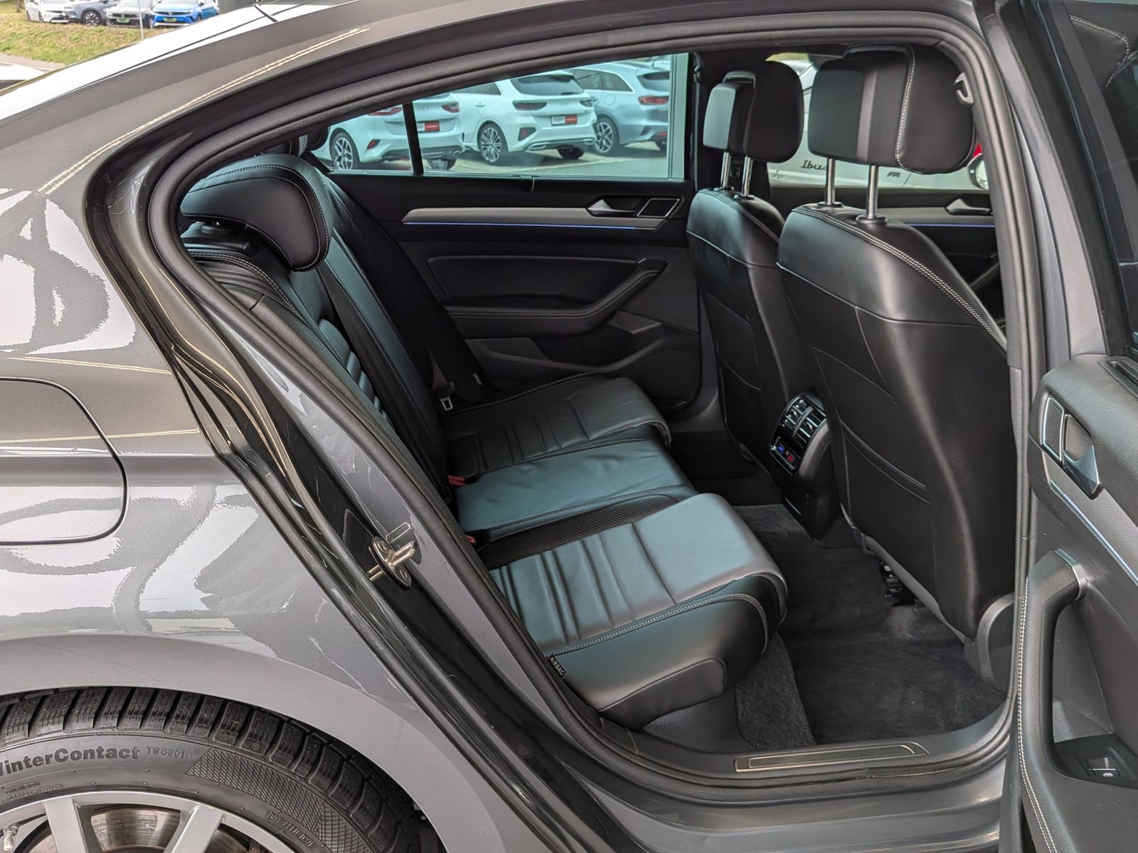 Fahrzeugabbildung Volkswagen Passat 2.0 TDI Lim. High/R-Line 4Motion ACC Pano