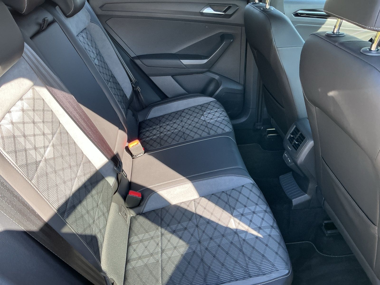 Volkswagen T-Roc - Bild 16