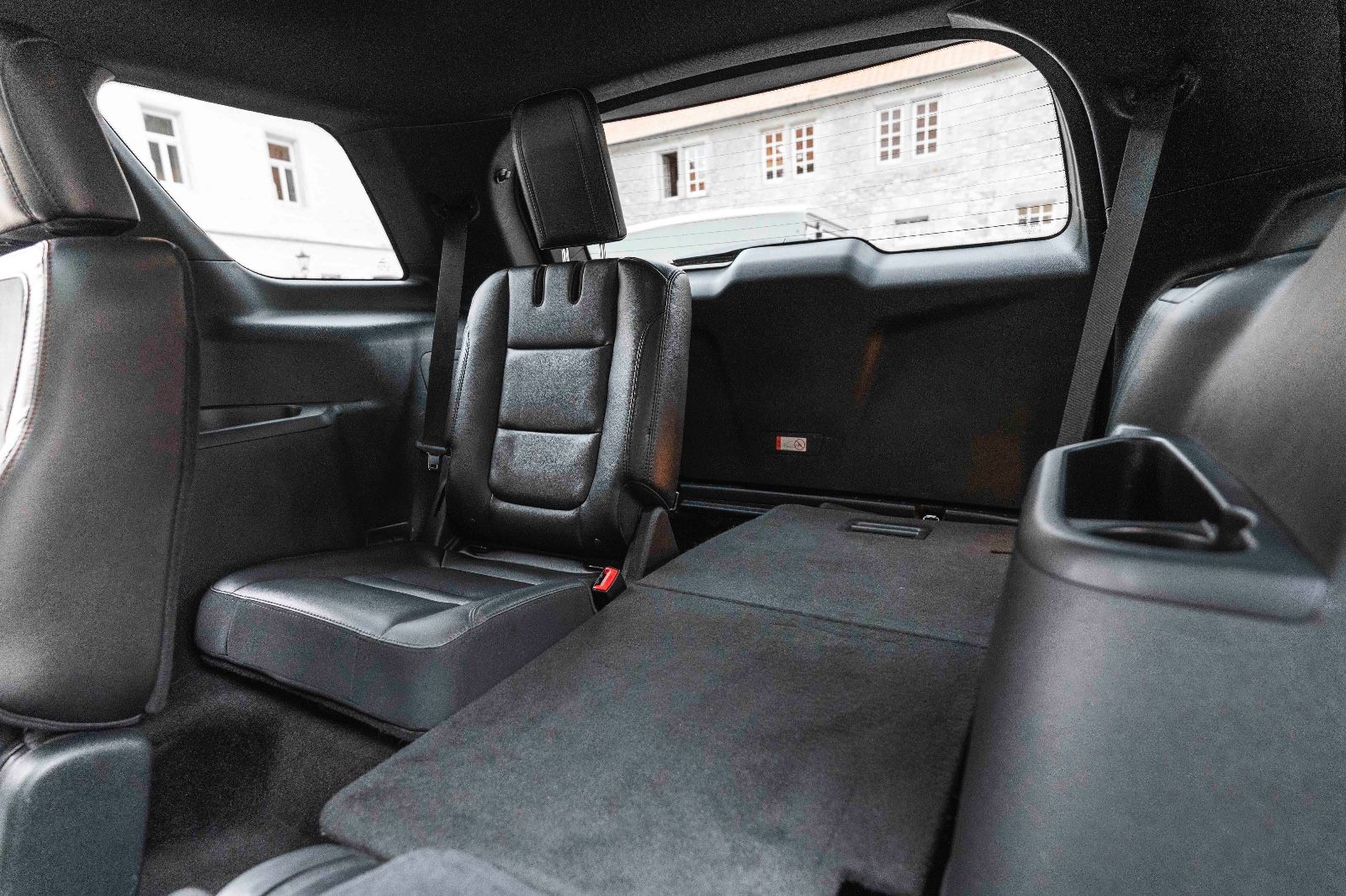 Fahrzeugabbildung Ford Explorer XLT 3,5L 4X4 LPG 6 SITZE KAM NAV