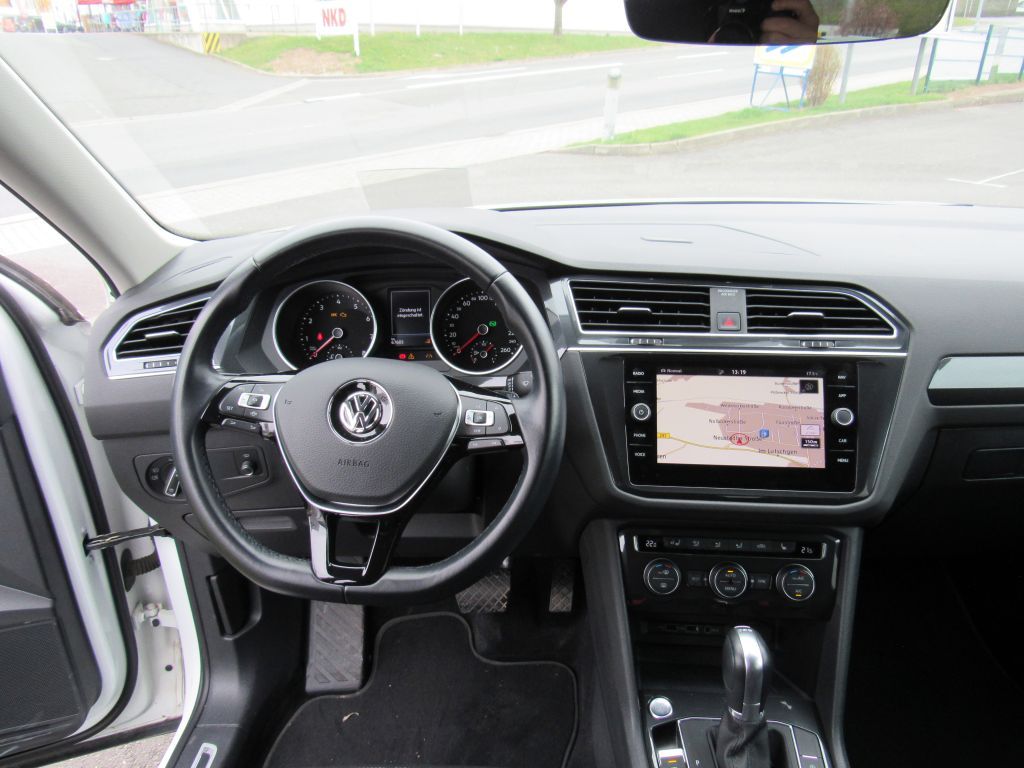 Fahrzeugabbildung Volkswagen Tiguan Allspace 2.0 TSI 4M DSG Highline, R-Line