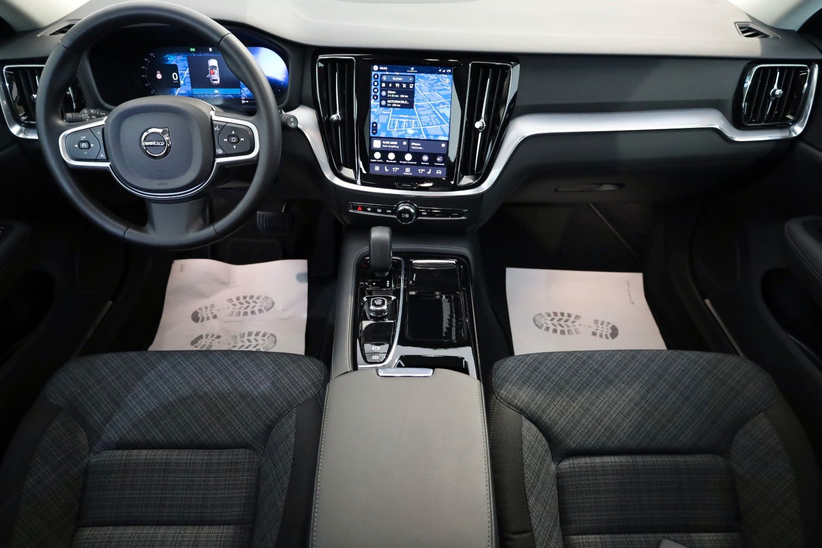 Fahrzeugabbildung Volvo V60 Core T6 Recharge AWD, Navi,Standhz.,AHK e+WR