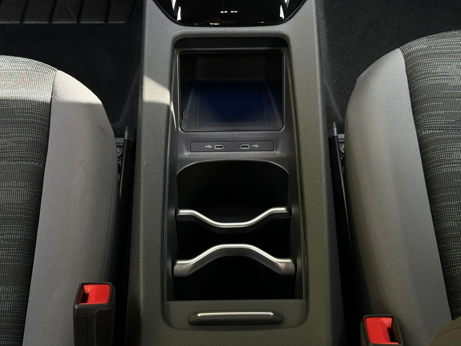 Fahrzeugabbildung Volkswagen ID.4 Pure Performance City LED+CARPL+ACC+SHZ+DAB