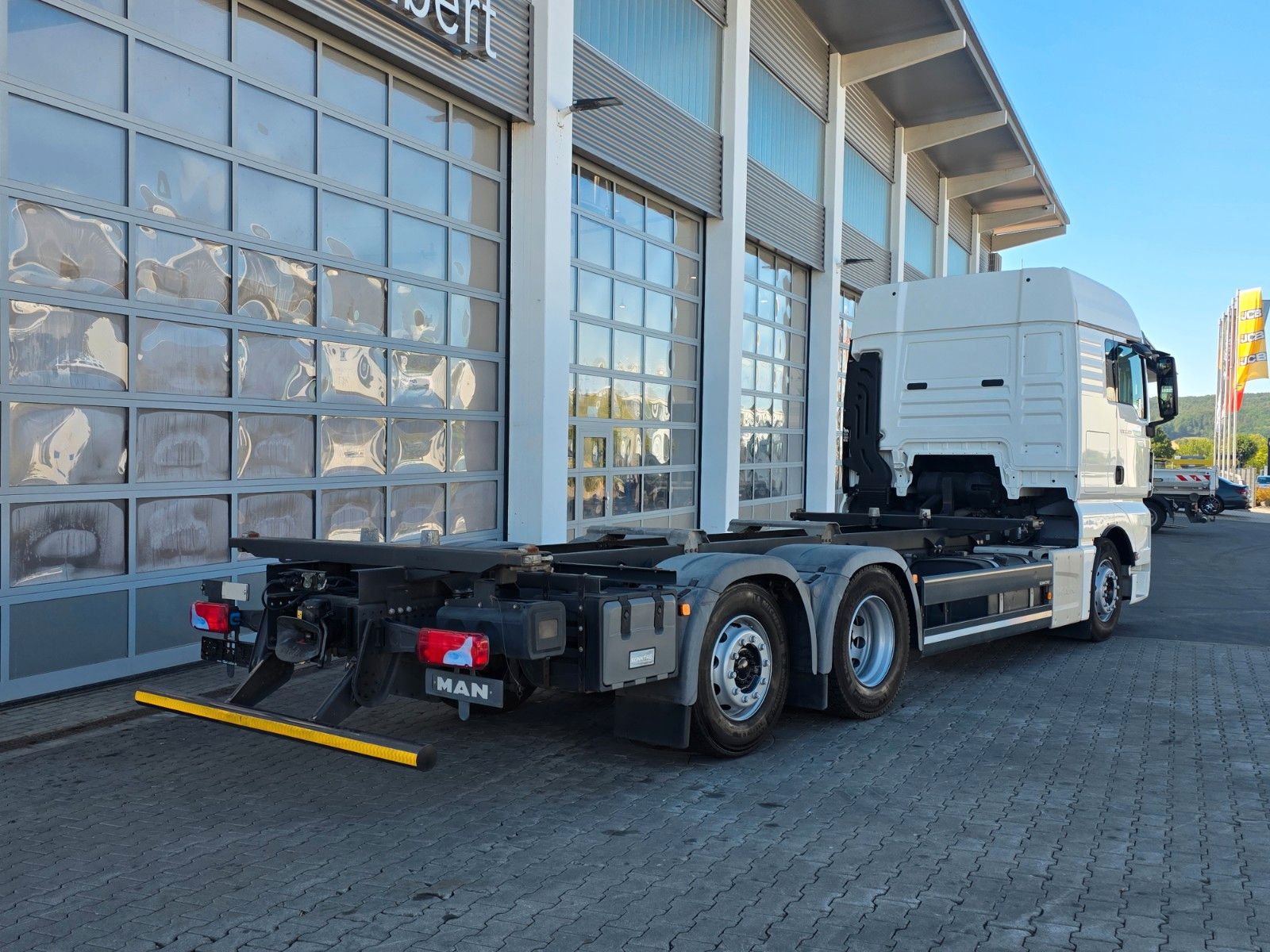 Fahrzeugabbildung MAN TGX 26.360 6x2-2 LL BDF Fahrschule 5 Sitze AHK