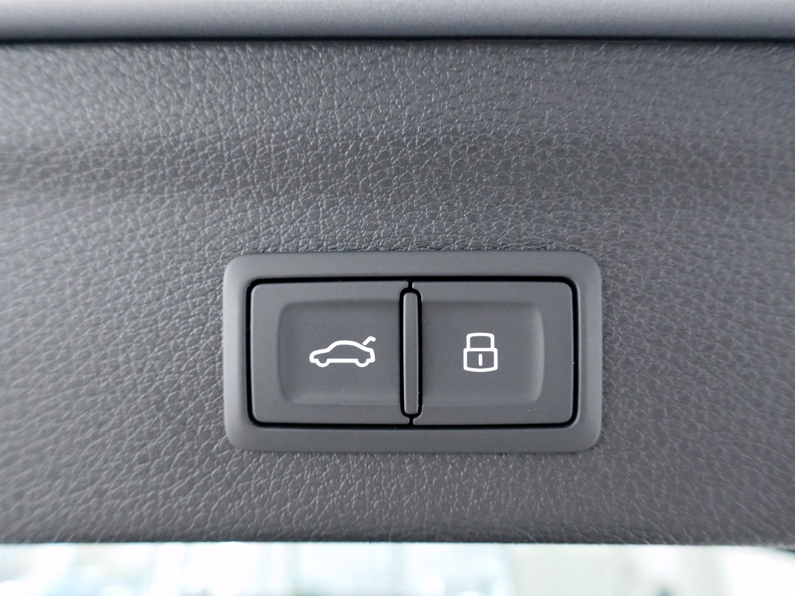 Fahrzeugabbildung Audi Q3 35 Advanced 2.0 TDI S-tronic | LED AHK RFK