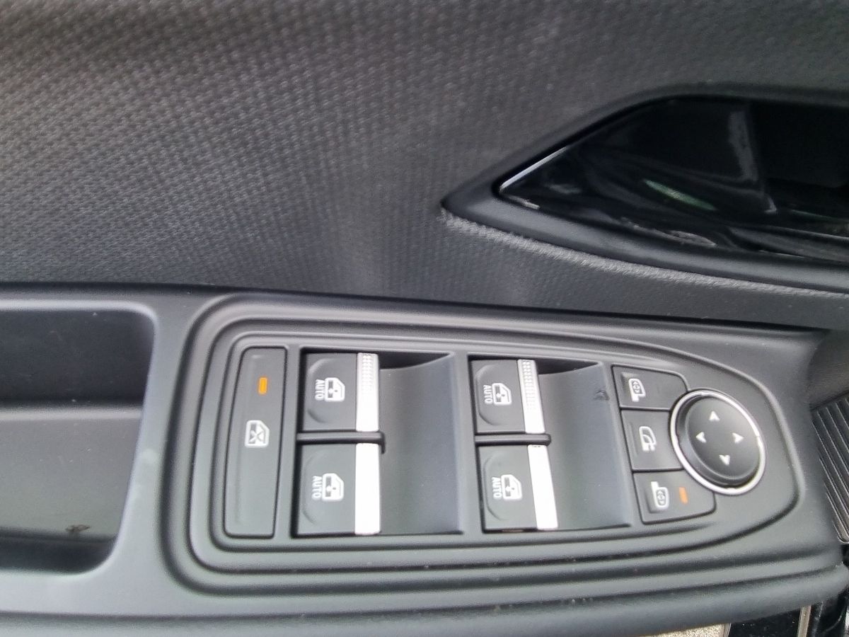 Fahrzeugabbildung Renault Clio Techno Full Hybrid E-Tech 160