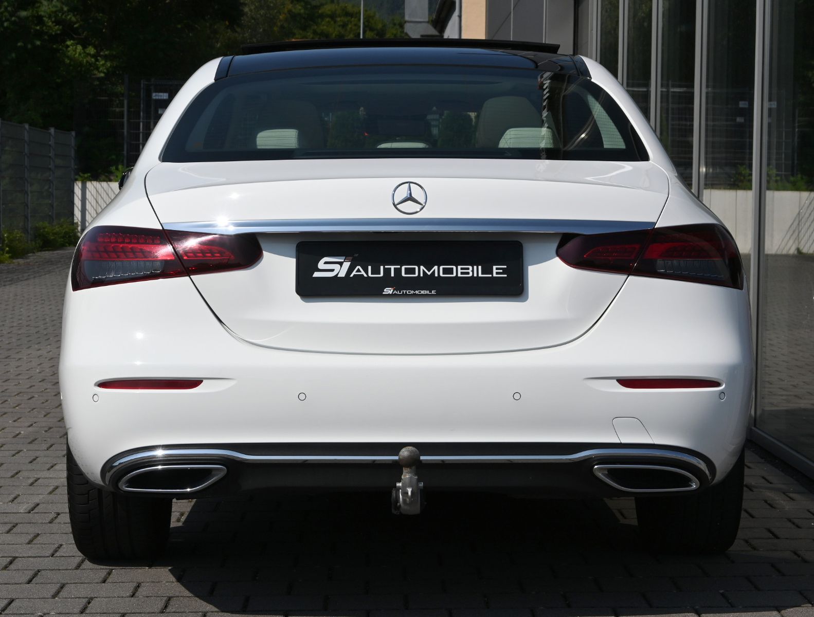 Fahrzeugabbildung Mercedes-Benz E 220 d 4MATIC Exclusive °AHK°PANO°STANDHEIZUNG°