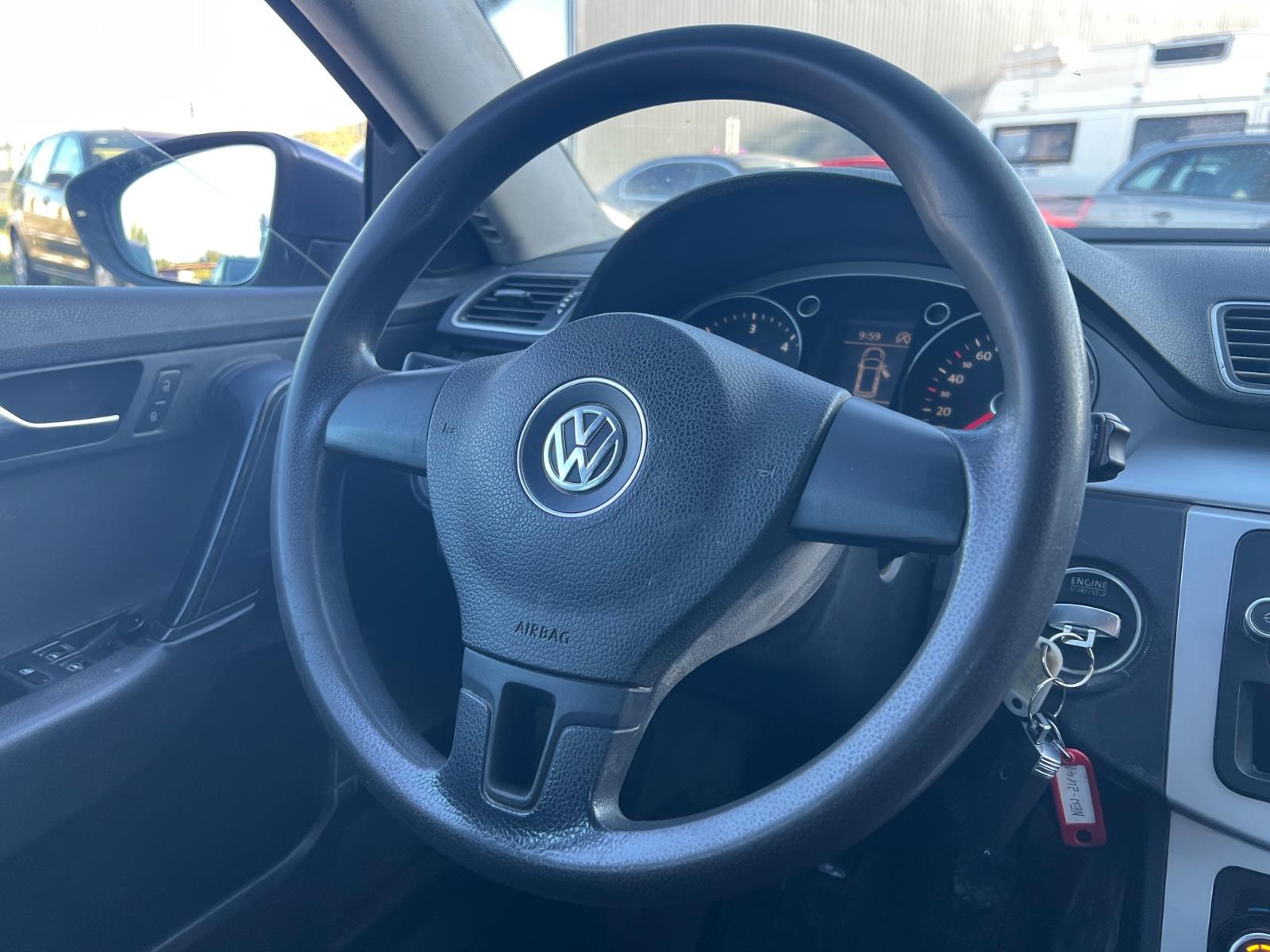 Volkswagen Passat 2011 — photo 16