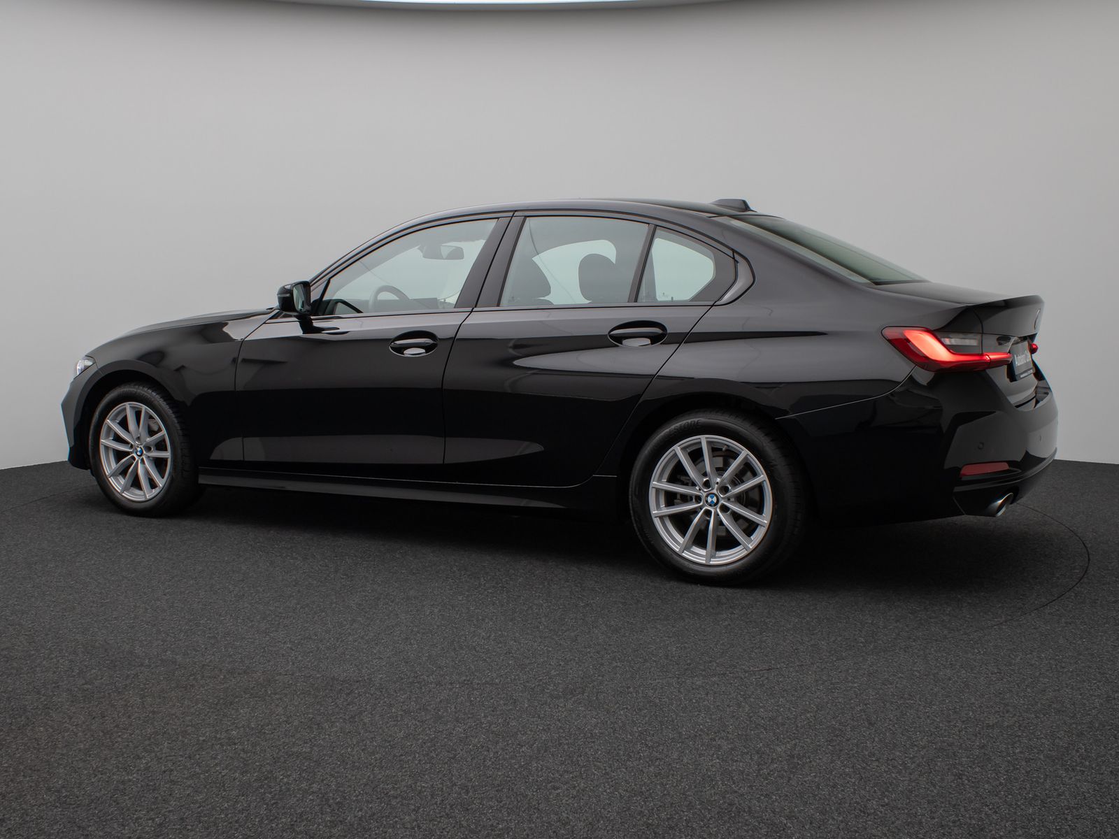 Fahrzeugabbildung BMW 318i HUD DAB CockPitPro PDC Geschwindigkeitsreg