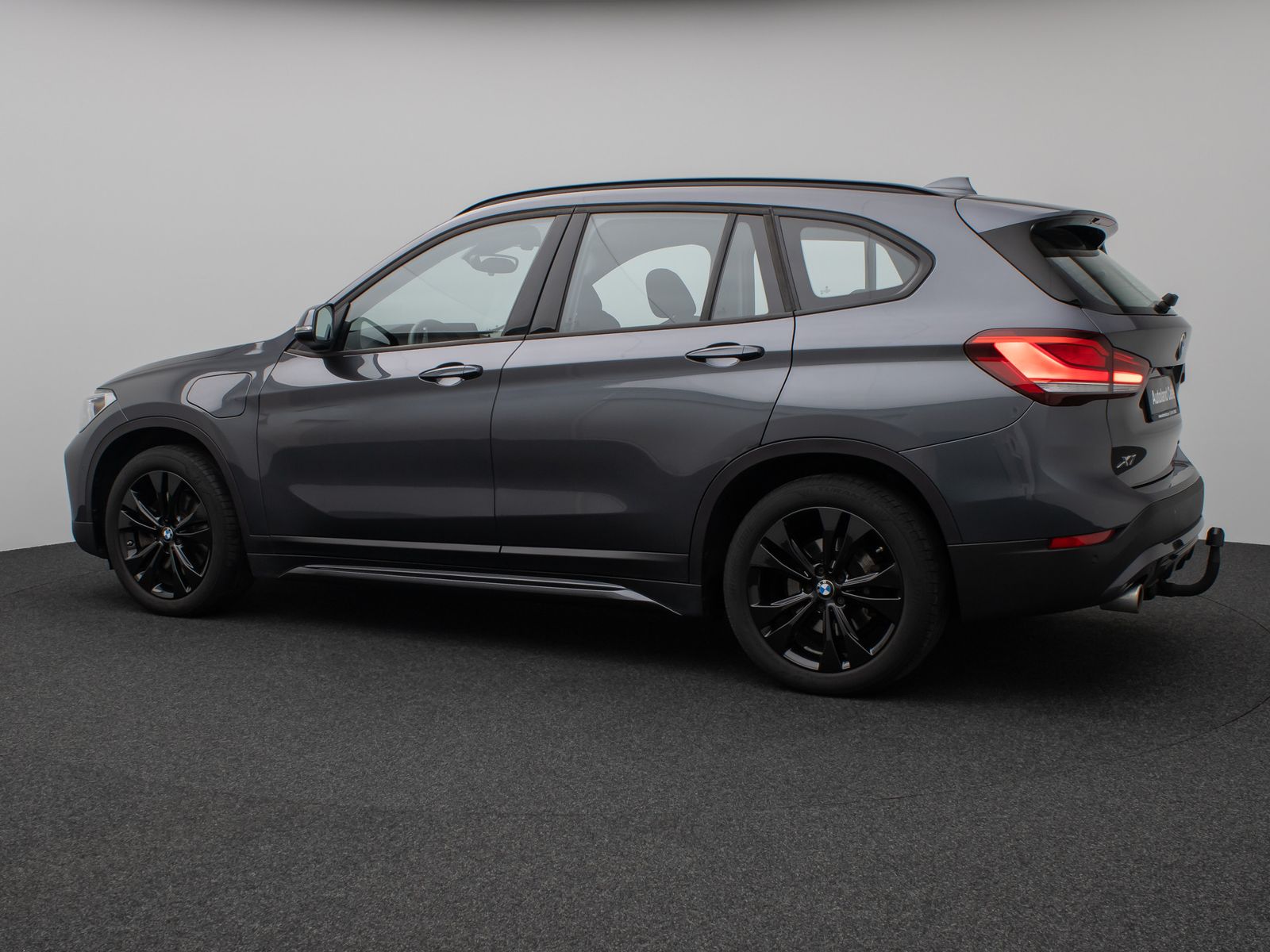 Fahrzeugabbildung BMW X1 xD25e SportLine Kamera HUD DAB HiFi AHK Alarm