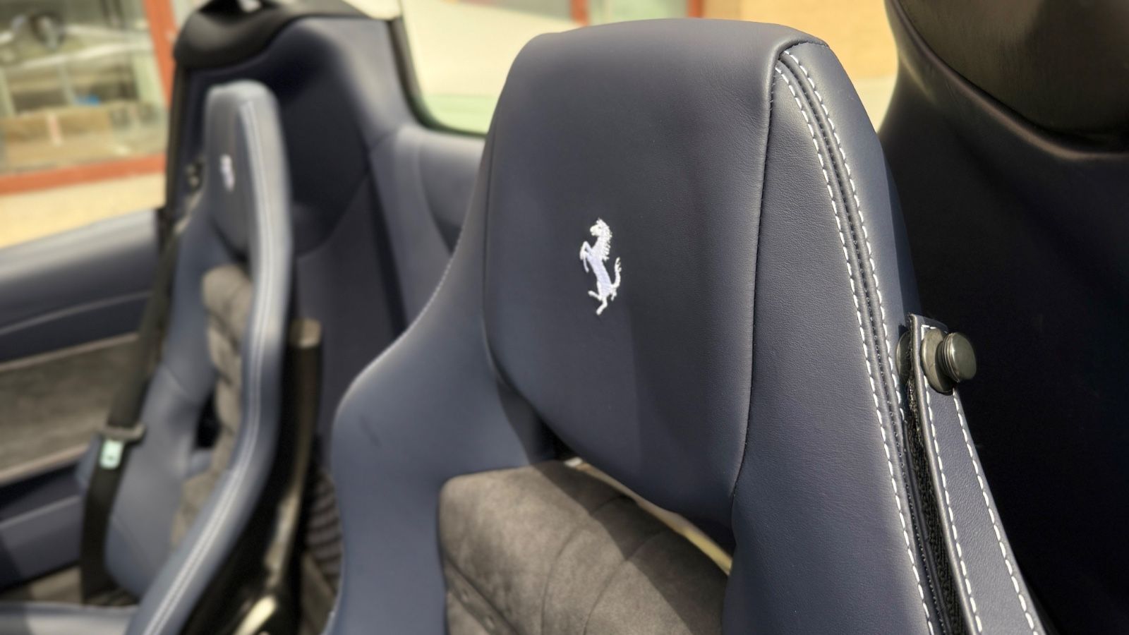 Fahrzeugabbildung Ferrari 812 GTS*Atelier*Blue Carbon*Painted Shields
